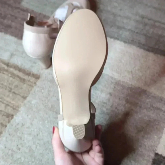 Journee Collection Olina Women's Mary Jane Heels - Picture 5 of 10